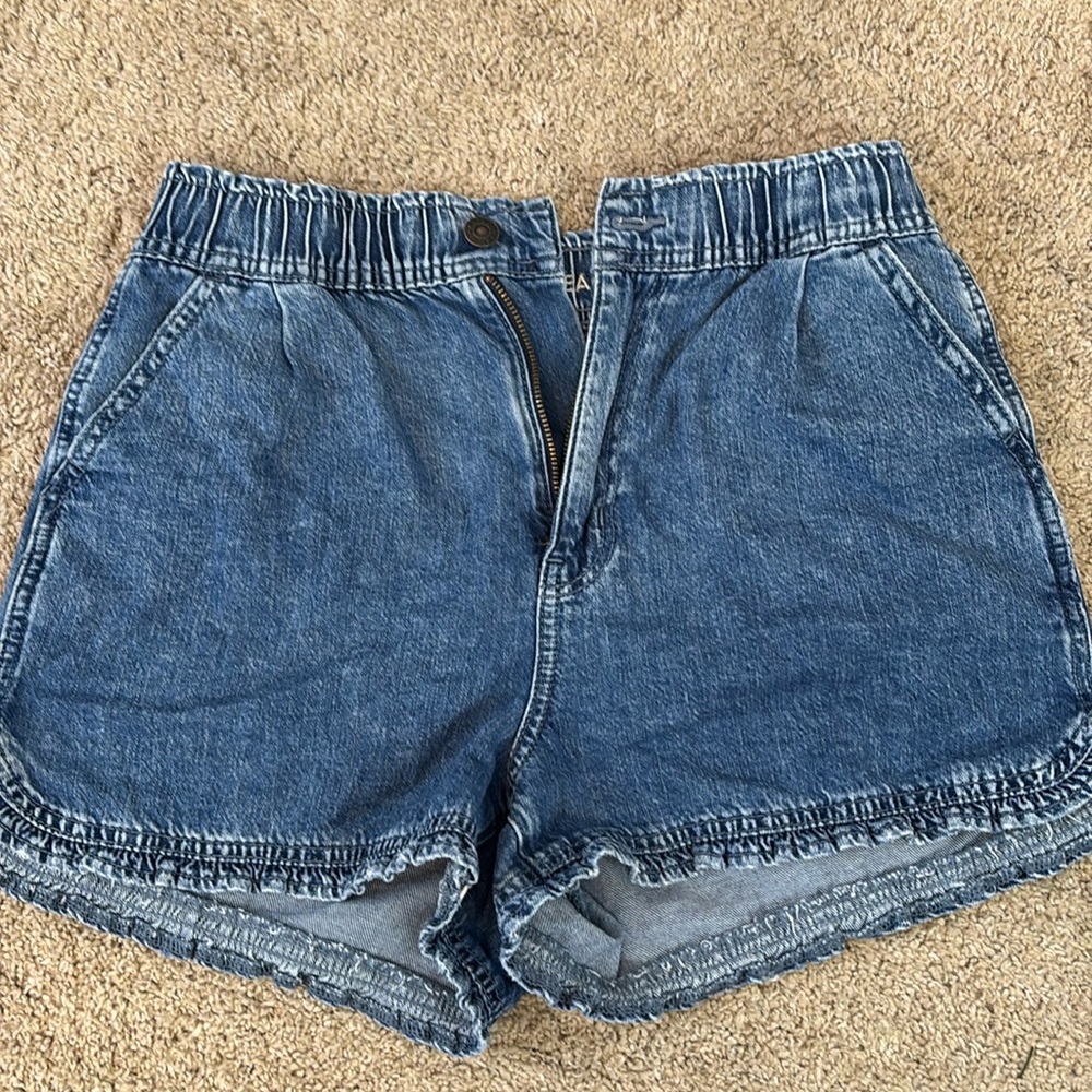 American Eagle Ruffled Shorts